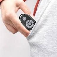 SORETA SnapRemote - שלט Bluetooth קטן שמאפשר לצלם תמונות ולהתחיל/לעצור צילום מרחוק — בלי לגעת בטלפון.